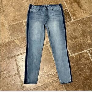 Seven7 Women's Light Wash & Dark Blue pinstripe down sides Mid-rise Skinny Jeans